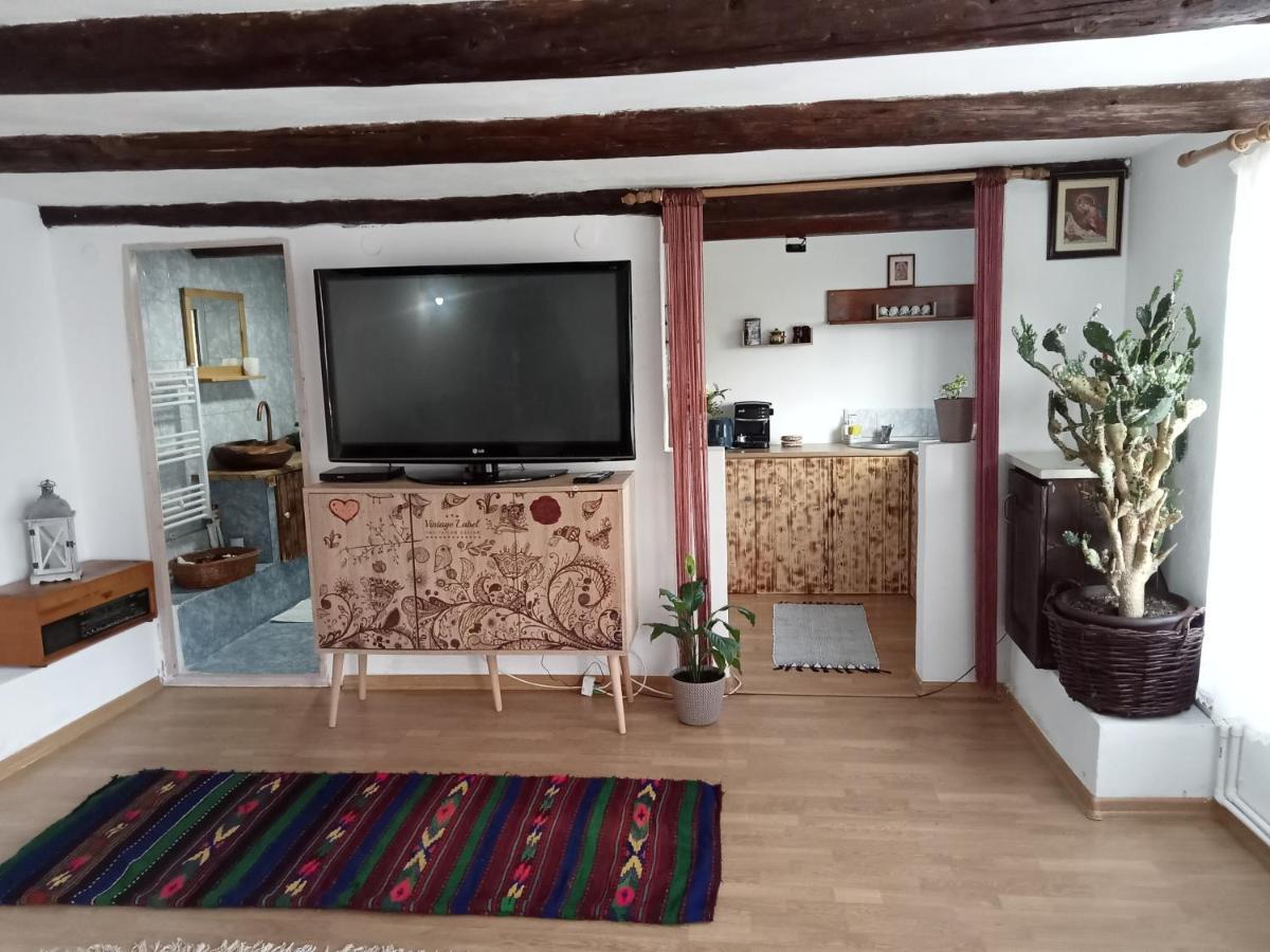 Casuta Din Deal Vaideeni Exterior photo